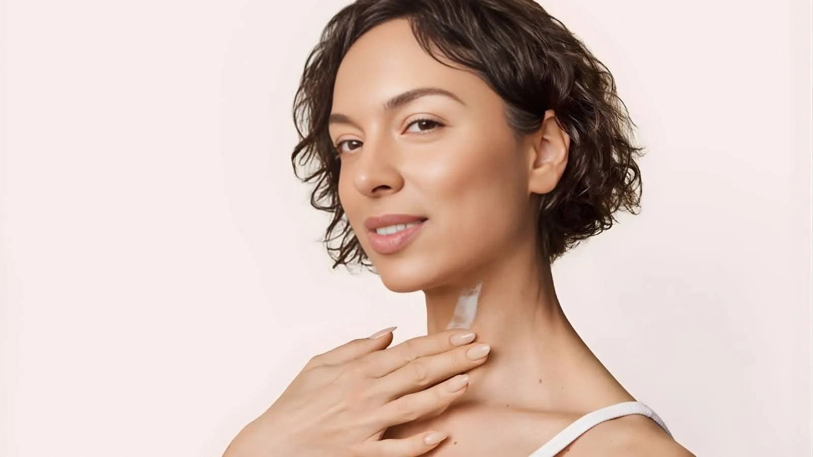 How Does the Skin of the Décolleté Compare to That of the Face