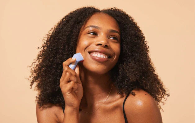 An image of a model using blue light therapy device