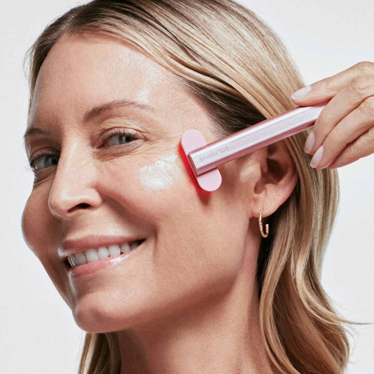 red light therapy for face at home