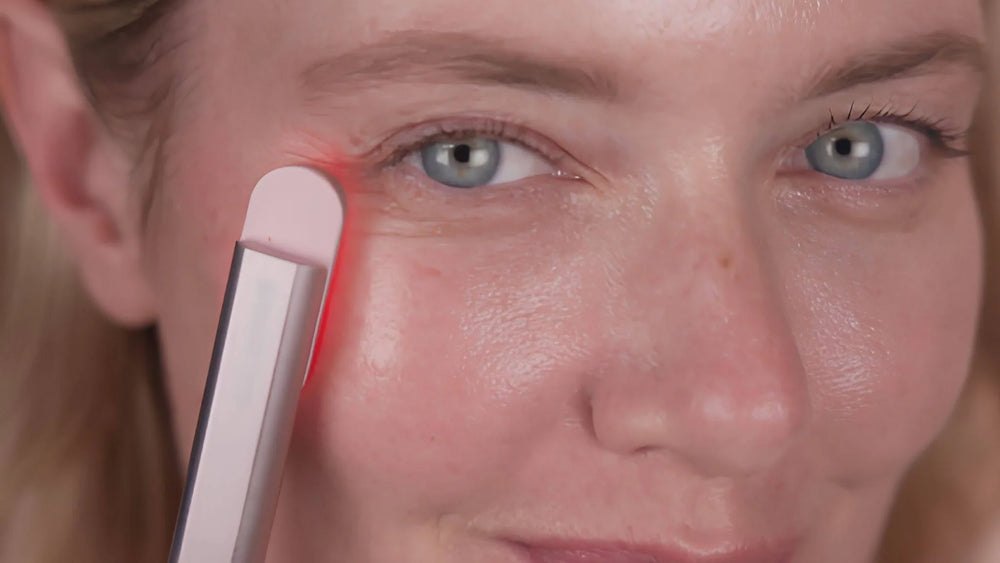 The Anti-Aging Wand Celebrities Use Before Every Photo Op